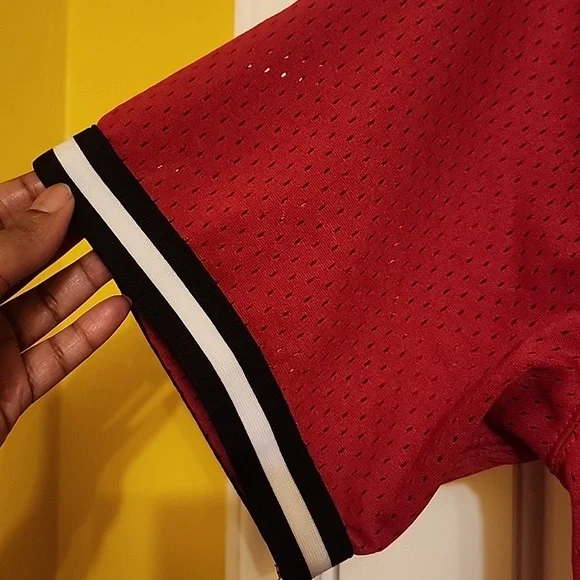 Mitchell & Ness Chicago Bulls Red Retro Jersey - Picture 3 of 8